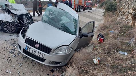 I­s­p­a­r­t­a­­d­a­ ­i­k­i­ ­o­t­o­m­o­b­i­l­ ­ç­a­r­p­ı­ş­t­ı­:­ ­1­ ­ö­l­ü­,­ ­5­ ­y­a­r­a­l­ı­